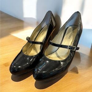 Size 8.5, KELLY & KATE black patent leather Mary Jane heels